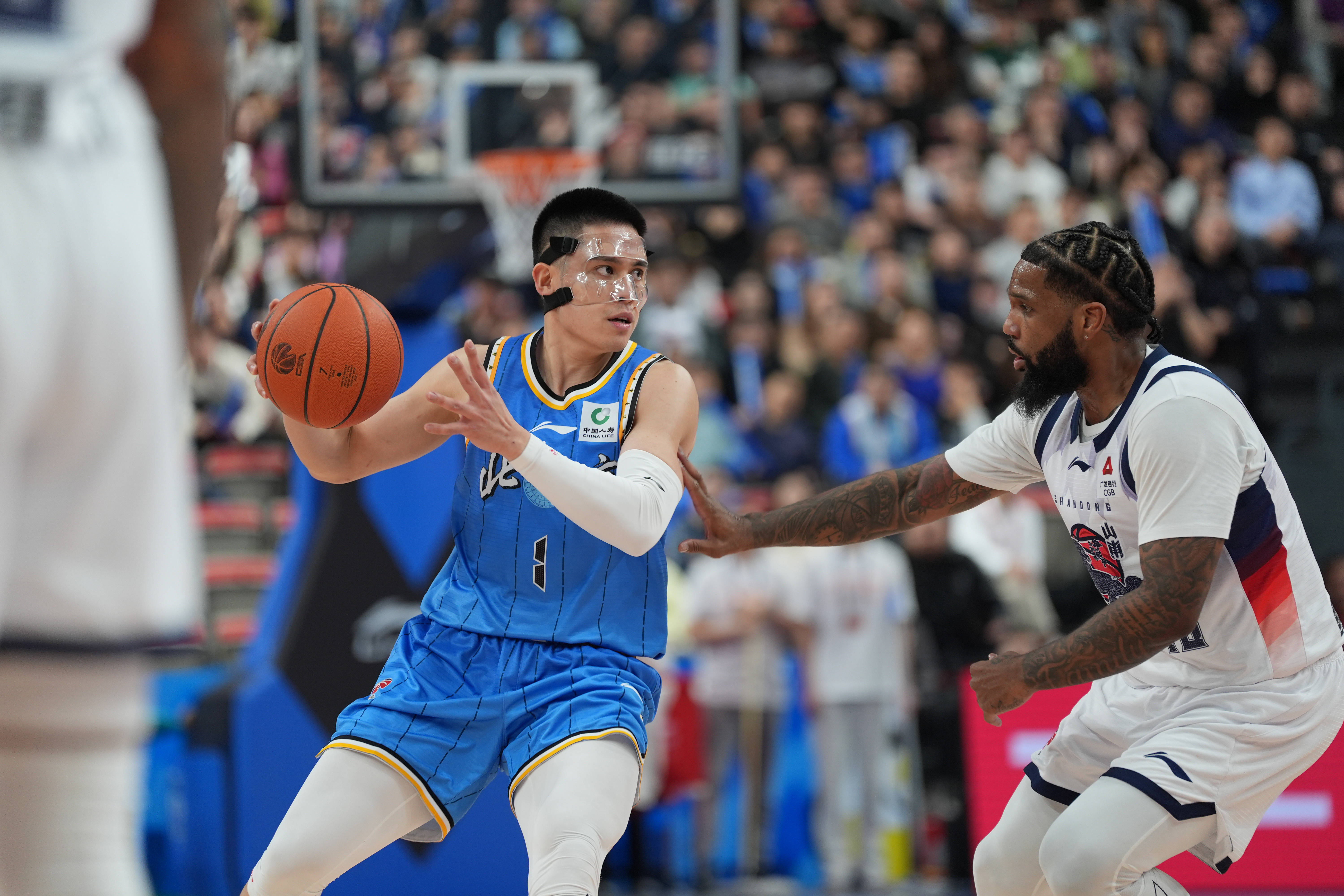 开云-转会期新疆广汇备战欧冠赛前山东男篮备战足总杯，现场解说直呼：哈登巅峰对决