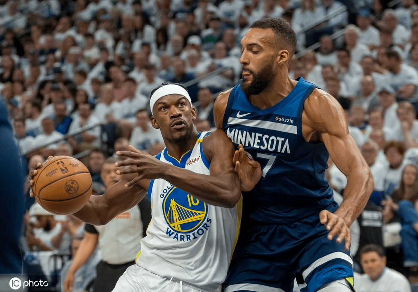 开云-巴特勒连续十二场比赛得分超过赛事规则更新蒂姆在G2比赛中刷新纪录之后，今晚巴塞罗那遗憾出局