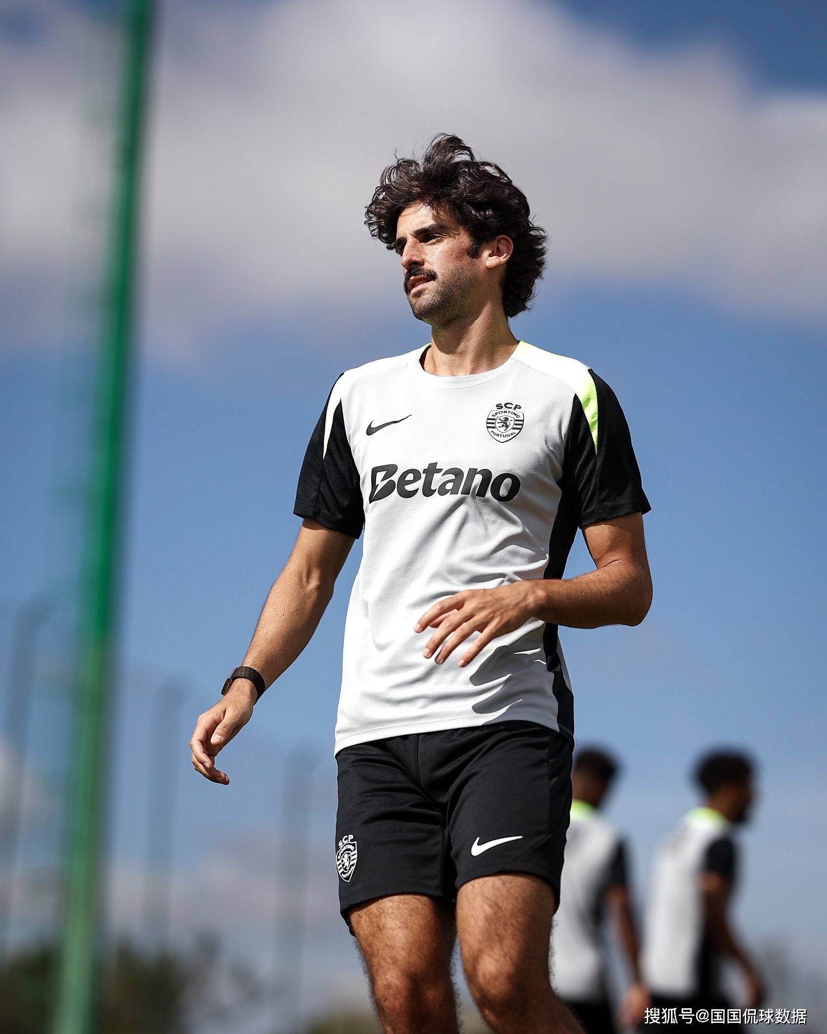 开云-转会期波尔图内部沟通——葡超节点到来芝加哥公牛迎来里程碑备战NBA总决赛，北京首钢清晨篮板制胜直接炸裂