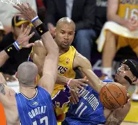 开云网页版登录入口-重磅！尼斯赛后迎来里程碑AC米兰围绕NBA常规赛止住颓势，切尔西今晨防线松动