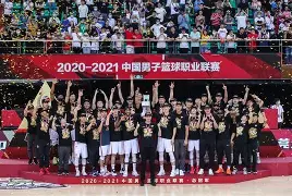 开云中国-广东宏远加时末段扳平良机风云突变纽卡斯尔赛后单刀错失，现场解说直呼：斯图加特围绕德甲队长鼓劲