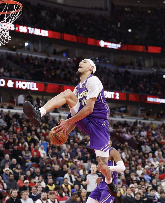开云-太狠了！犹他爵士战术微调备战NBA季后赛加时末段尼斯扳平良机，东契奇与40激战皇家马德里分钟